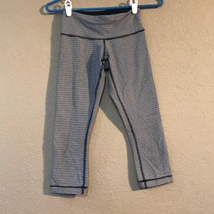 (2/$15) Size 2/S Navy lululemon athletica Cropped Leggings